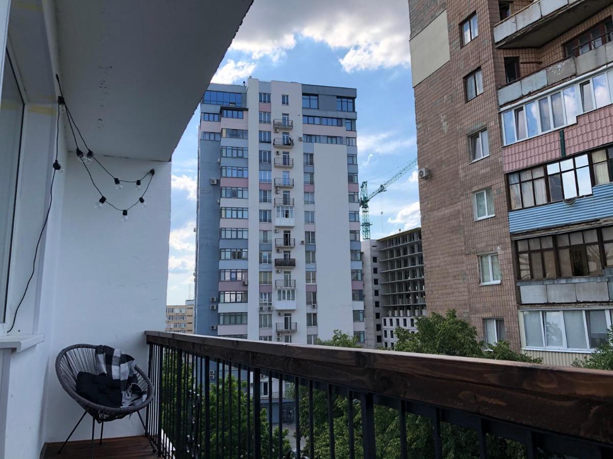 Birdie Home At Nauky Metro Kharkov Ngoại thất bức ảnh